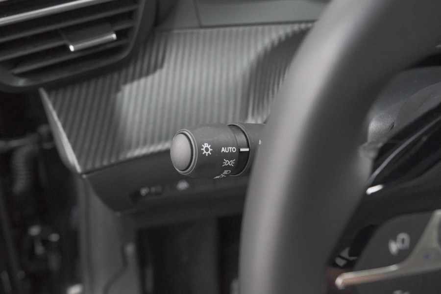 Peugeot 208 EV Allure 50 kWh | 98,9% SOH | 11 KW Lader | Navigatie | Parkeersensoren
