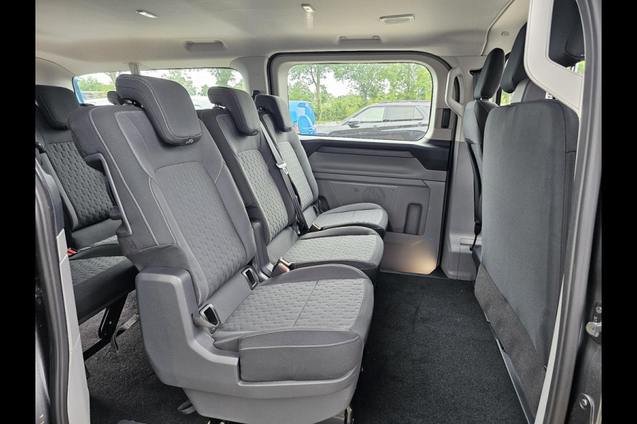 Ford Transit Custom 340 2.5 PHEV L2H1 Limited 233pk | Kombi | Incl. BTW/BPM | Dubbele zijschuifdeur | Privacy Glass | Inklapbare trekhaak | Verwarmbare bijrijdersbank | 17 inch lichtmetalen velgen | Driver Assistance Pack Premium | Verwarmbaar stuurwiel