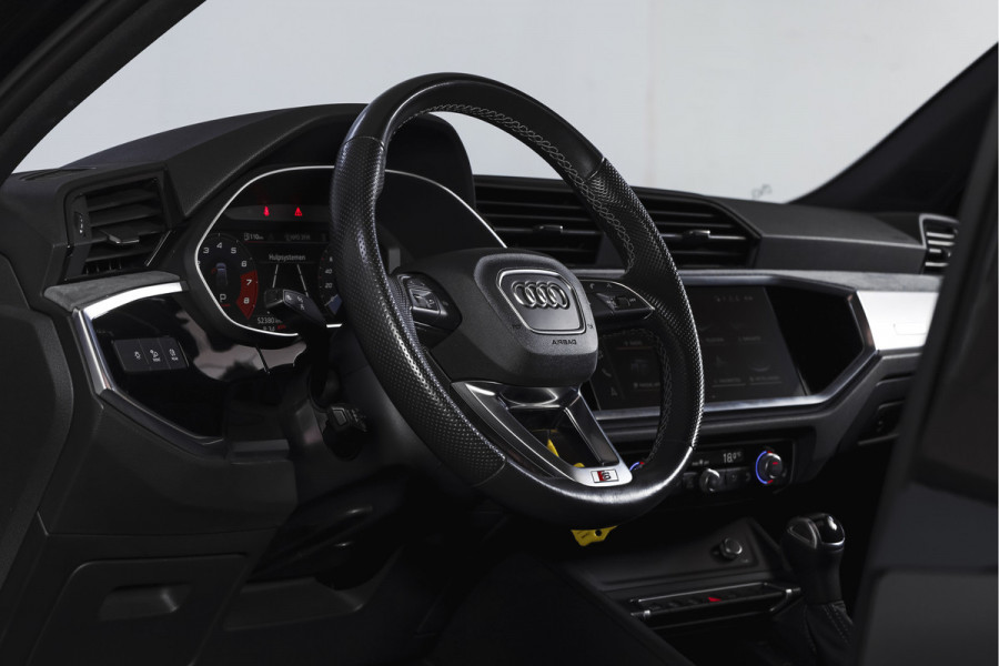 Audi Q3 Sportback 35 TFSI 150 PK S Edition 3xS-Line | S/K-Panodak | Dig. Cockpit | Adapt. Cruise | Stoelverw. | PDC | App. Connect | ECC | LM 20" |