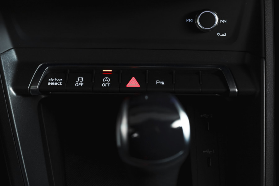 Audi Q3 Sportback 35 TFSI 150 PK S Edition 3xS-Line | S/K-Panodak | Dig. Cockpit | Adapt. Cruise | Stoelverw. | PDC | App. Connect | ECC | LM 20" |