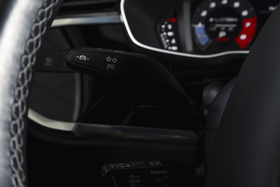 Audi Q3 Sportback 35 TFSI 150 PK S Edition 3xS-Line | S/K-Panodak | Dig. Cockpit | Adapt. Cruise | Stoelverw. | PDC | App. Connect | ECC | LM 20" |