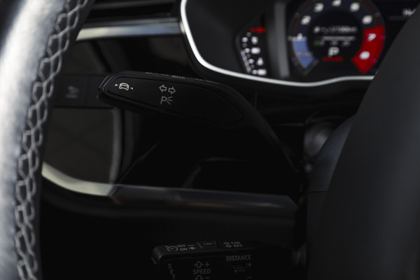 Audi Q3 Sportback 35 TFSI 150 PK S Edition 3xS-Line | S/K-Panodak | Dig. Cockpit | Adapt. Cruise | Stoelverw. | PDC | App. Connect | ECC | LM 20" |