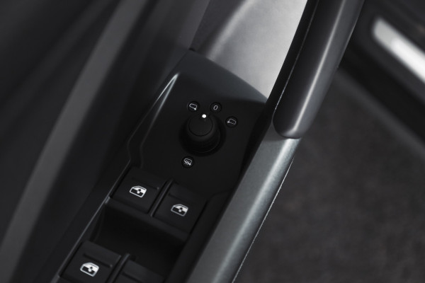 Audi Q3 Sportback 35 TFSI 150 PK S Edition 3xS-Line | S/K-Panodak | Dig. Cockpit | Adapt. Cruise | Stoelverw. | PDC | App. Connect | ECC | LM 20" |