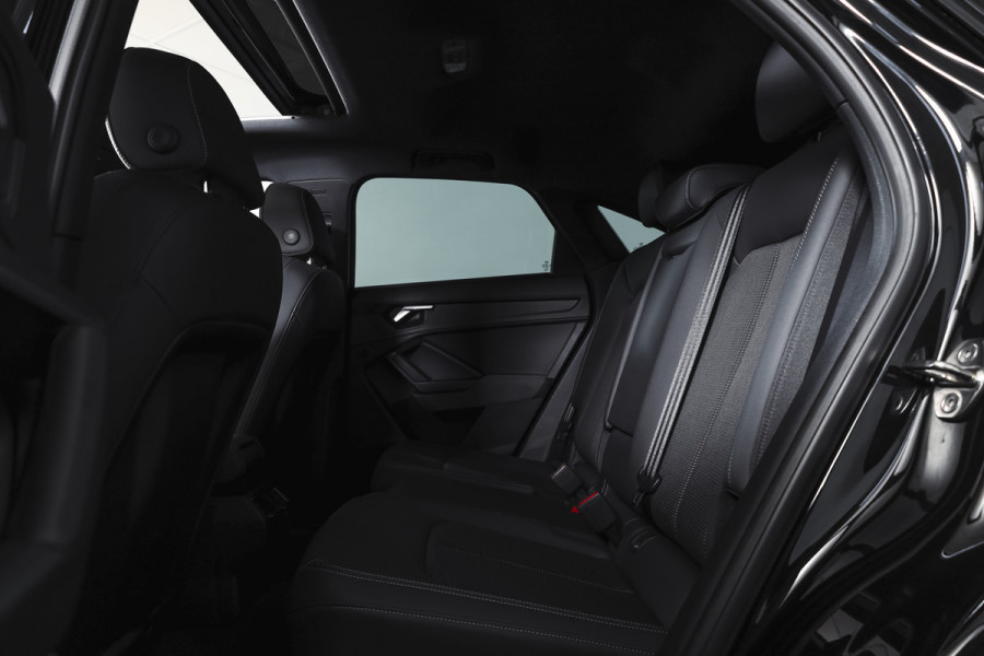 Audi Q3 Sportback 35 TFSI 150 PK S Edition 3xS-Line | S/K-Panodak | Dig. Cockpit | Adapt. Cruise | Stoelverw. | PDC | App. Connect | ECC | LM 20" |