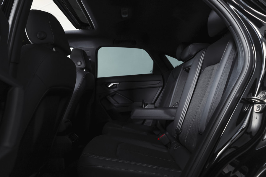 Audi Q3 Sportback 35 TFSI 150 PK S Edition 3xS-Line | S/K-Panodak | Dig. Cockpit | Adapt. Cruise | Stoelverw. | PDC | App. Connect | ECC | LM 20" |