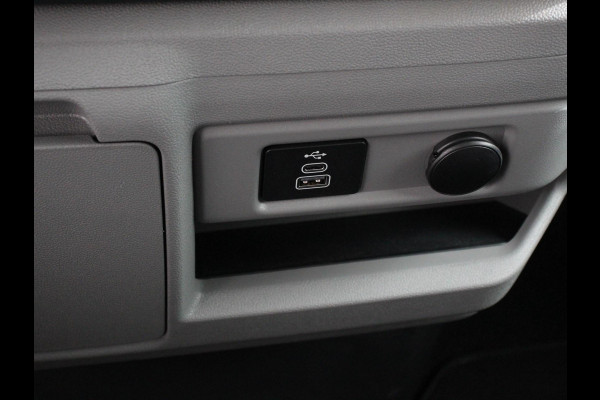 Ford E-Transit Custom 340 L2H1 Limited 65 kWh 8 persoons Cruise Control Airco Apple Carplay/ Android Auto Lichtmetalen Velgen