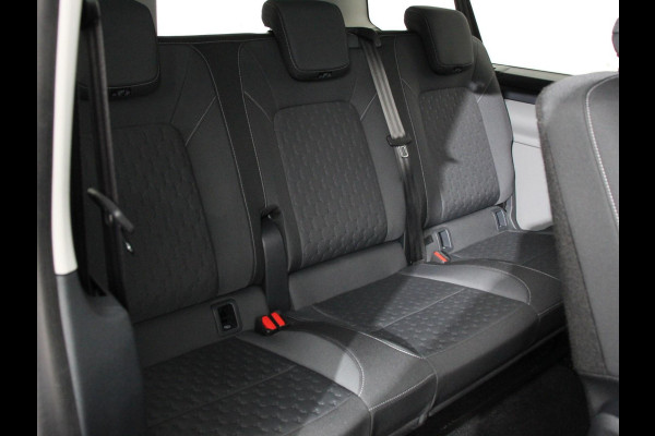 Ford E-Transit Custom 340 L2H1 Limited 65 kWh 8 persoons Cruise Control Airco Apple Carplay/ Android Auto Lichtmetalen Velgen