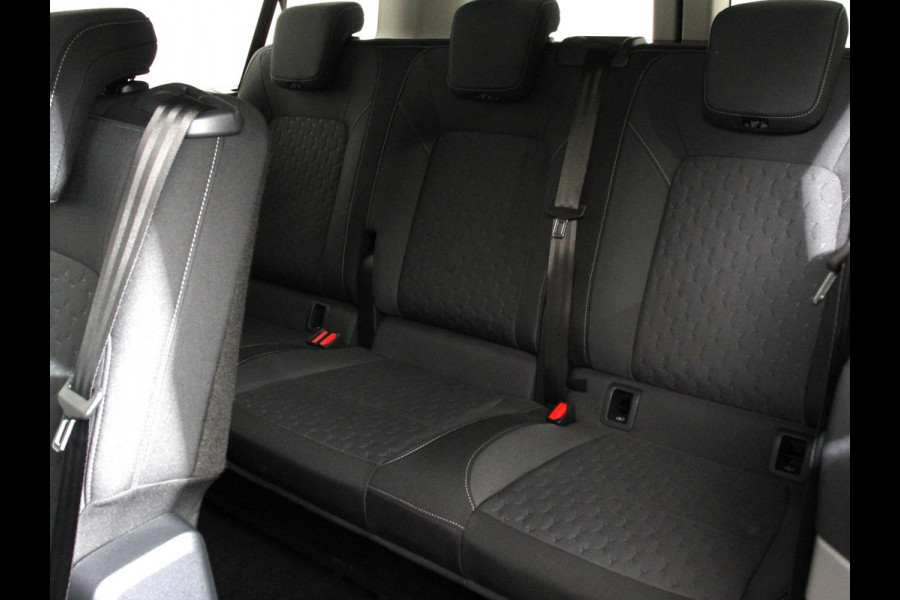 Ford E-Transit Custom 340 L2H1 Limited 65 kWh 8 persoons Cruise Control Airco Apple Carplay/ Android Auto Lichtmetalen Velgen