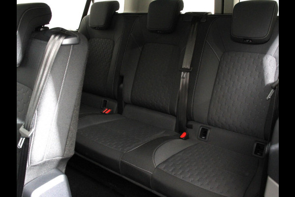 Ford E-Transit Custom 340 L2H1 Limited 65 kWh 8 persoons Cruise Control Airco Apple Carplay/ Android Auto Lichtmetalen Velgen