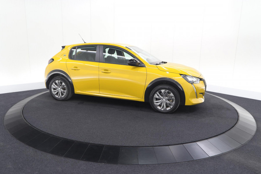Peugeot e-208 EV Active Pack 50 kWh | 96,8% SOH | Navigatie | Parkeersensoren | Stoelverwarming