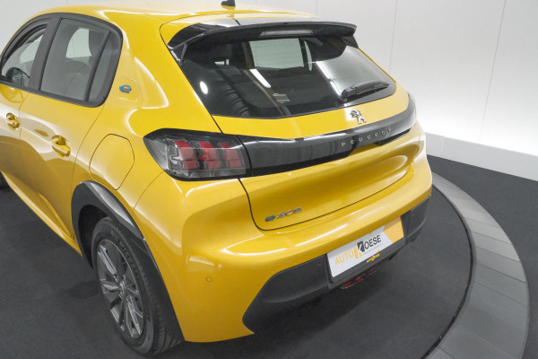 Peugeot e-208 EV Active Pack 50 kWh | 96,8% SOH | Navigatie | Parkeersensoren | Stoelverwarming