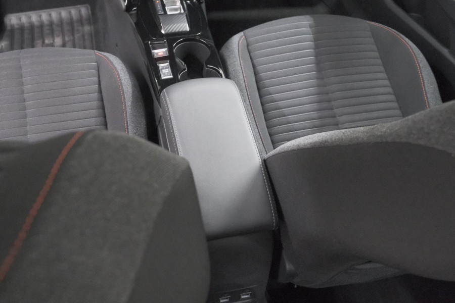 Peugeot e-208 EV Active Pack 50 kWh | 96,8% SOH | Navigatie | Parkeersensoren | Stoelverwarming