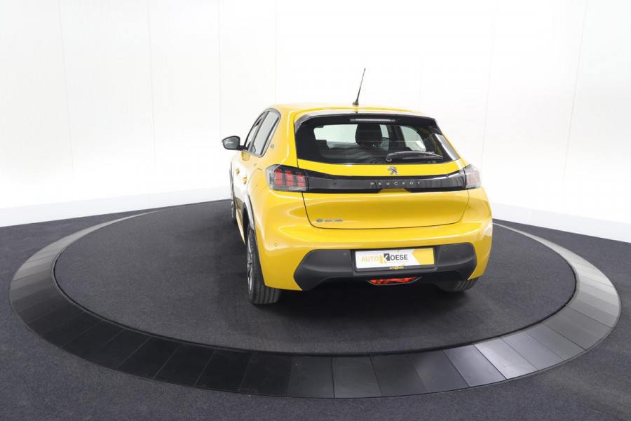 Peugeot e-208 EV Active Pack 50 kWh | 96,8% SOH | Navigatie | Parkeersensoren | Stoelverwarming
