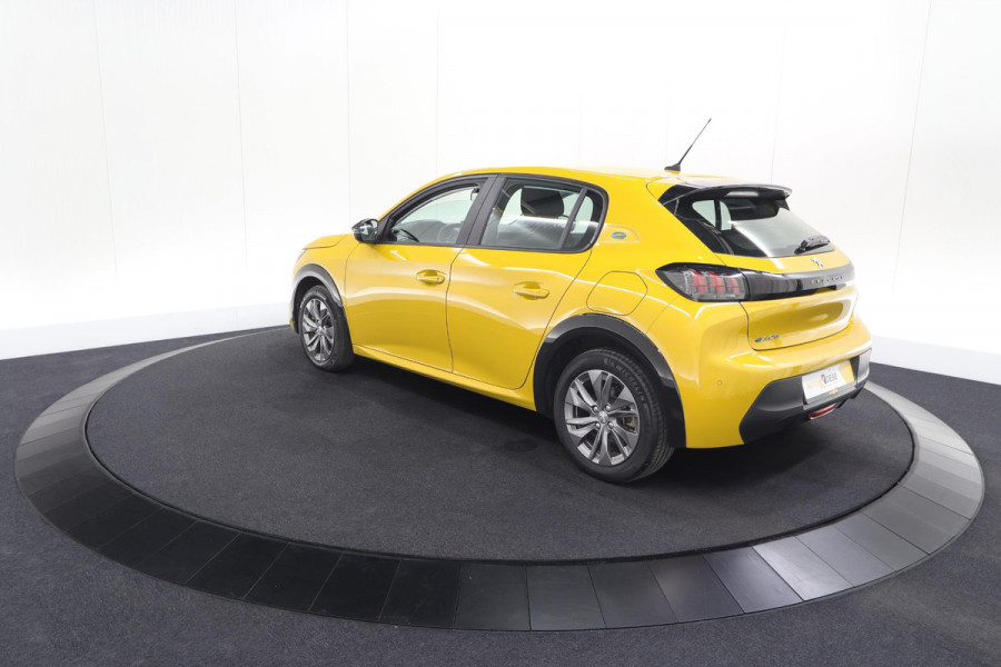 Peugeot e-208 EV Active Pack 50 kWh | 96,8% SOH | Navigatie | Parkeersensoren | Stoelverwarming
