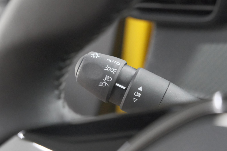 Peugeot e-208 EV Active Pack 50 kWh | 96,8% SOH | Navigatie | Parkeersensoren | Stoelverwarming