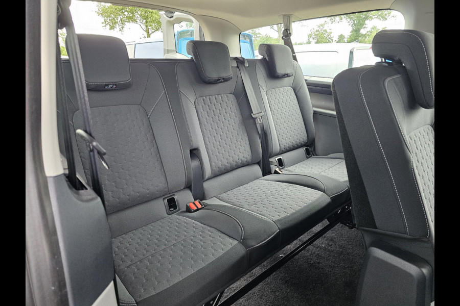 Ford Transit Custom 340 2.5 PHEV L2H1 Limited 233pk | Kombi | Incl. BTW/BPM | Dubbele zijschuifdeur | Privacy Glass | Inklapbare trekhaak | Verwarmbare bijrijdersbank | 17 inch lichtmetalen velgen | Driver Assistance Pack Premium | Verwarmbaar stuurwiel
