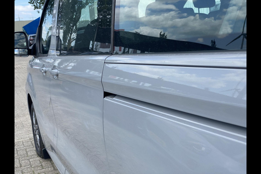 Ford Transit Custom 340 2.5 PHEV L2H1 Limited 233pk | Kombi | Incl. BTW/BPM | Dubbele zijschuifdeur | Privacy Glass | Inklapbare trekhaak | Verwarmbare bijrijdersbank | 17 inch lichtmetalen velgen | Driver Assistance Pack Premium | Verwarmbaar stuurwiel