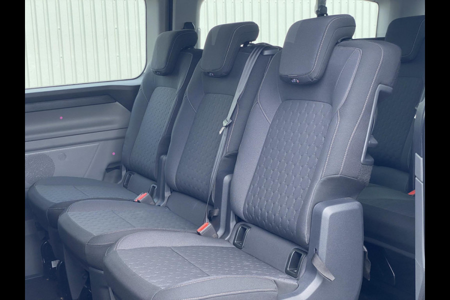 Ford Transit Custom 340 2.5 PHEV L2H1 Limited 233pk | Kombi | Incl. BTW/BPM | Dubbele zijschuifdeur | Privacy Glass | Inklapbare trekhaak | Verwarmbare bijrijdersbank | 17 inch lichtmetalen velgen | Driver Assistance Pack Premium | Verwarmbaar stuurwiel