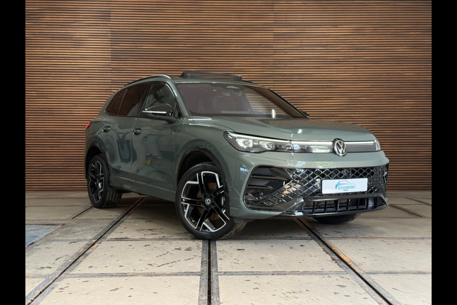 Volkswagen Tiguan EHybrid R-Line Black Edition | Fabrieksgarantie tot 2030 | VOL! | 272PK | IQ.Light | H/K Sound | Trekhaak |Leder