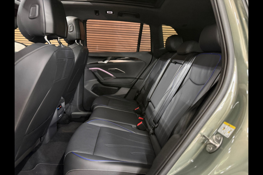 Volkswagen Tiguan EHybrid R-Line Black Edition | Fabrieksgarantie tot 2030 | VOL! | 272PK | IQ.Light | H/K Sound | Trekhaak |Leder