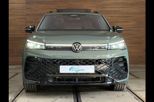 Volkswagen Tiguan EHybrid R-Line Black Edition | Fabrieksgarantie tot 2030 | VOL! | 272PK | IQ.Light | H/K Sound | Trekhaak |Leder