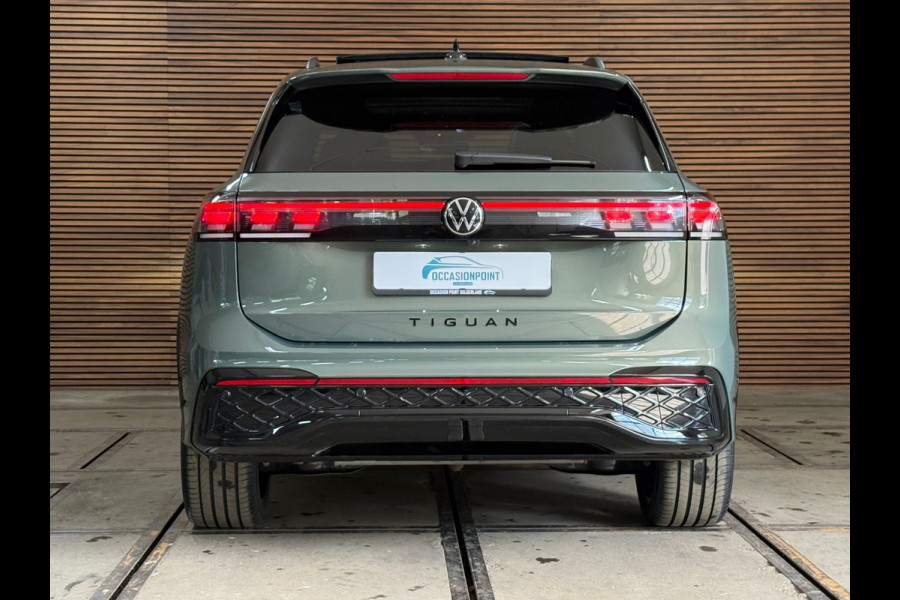 Volkswagen Tiguan EHybrid R-Line Black Edition | Fabrieksgarantie tot 2030 | VOL! | 272PK | IQ.Light | H/K Sound | Trekhaak |Leder