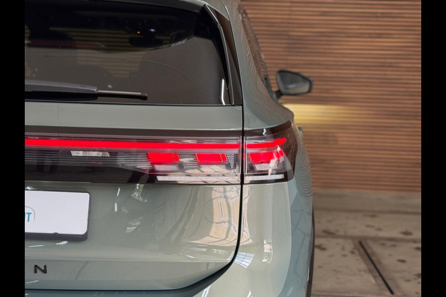 Volkswagen Tiguan EHybrid R-Line Black Edition | Fabrieksgarantie tot 2030 | VOL! | 272PK | IQ.Light | H/K Sound | Trekhaak |Leder