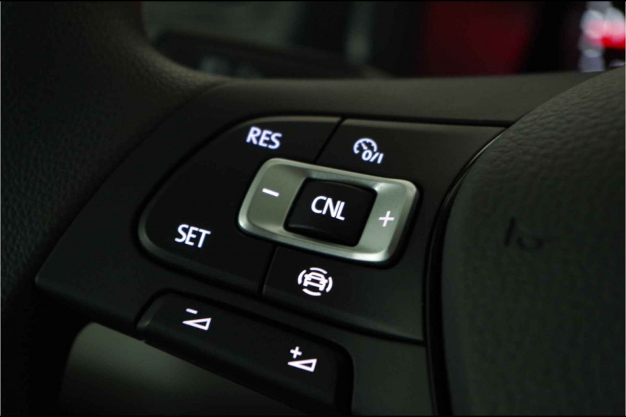 Volkswagen Crafter 35t 2.0 TDI L3H2 > BPM vrij!\Camera/cruise control/Apple Carplay/Android Auto/parkeersensor voor en achter Lease ook mogelijk!