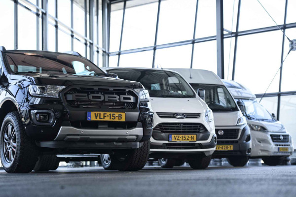 Volkswagen Crafter 35t 2.0 TDI L3H2 > BPM vrij!\Camera/cruise control/Apple Carplay/Android Auto/parkeersensor voor en achter Lease ook mogelijk!