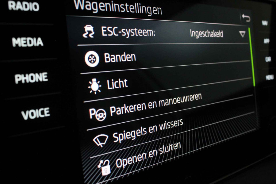 Škoda Karoq 1.0 TSI Business Edition > Camera/Navi/Comfort-pakket/keyless...