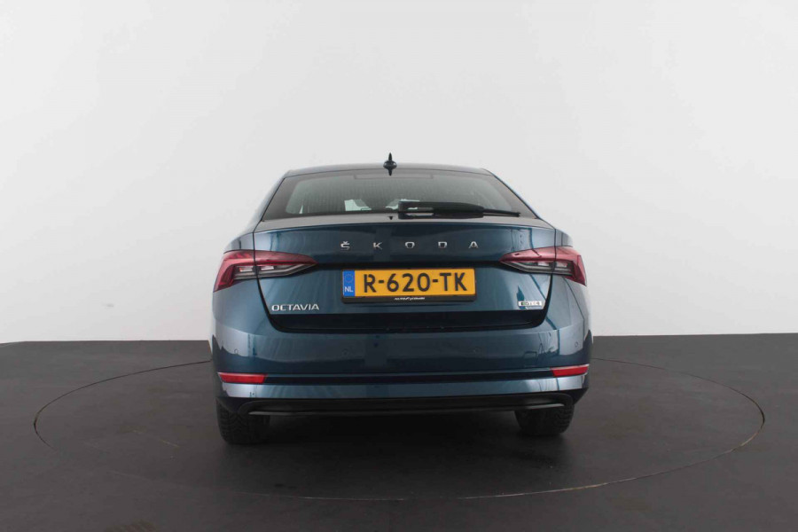 Škoda Octavia 1.5 e-TSI Business Edition Plus 150pk DSG/Lava Blue Metallic/Cruise control adaptief
