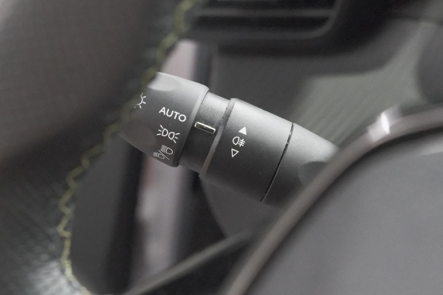Peugeot e-208 EV GT 54 kWh | 95,7% SOH | 11 KW Lader | 360 Camera | Alcantara Pakket | Navigatie