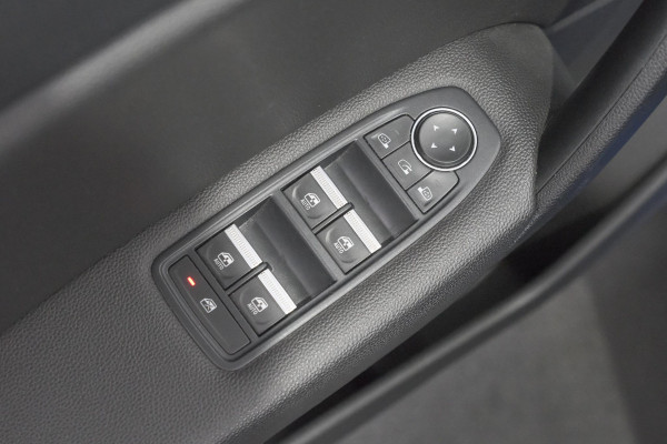 Renault Captur 1.6 Plug-in Hybrid 160 Intens | Camera | 9.3 Inch Groot Scherm | Navigatie