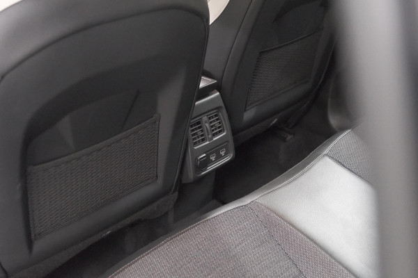Renault Captur 1.6 Plug-in Hybrid 160 Intens | Camera | 9.3 Inch Groot Scherm | Navigatie