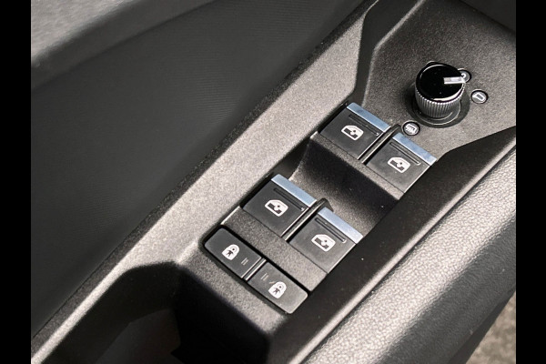 Audi Q4 e-tron 40 77 kWH I S-Line / interieur | Pano/dak I Zwart/optiek I Sonos I Adapt.cruise/control I Stoel/ Stuurverw I Camera