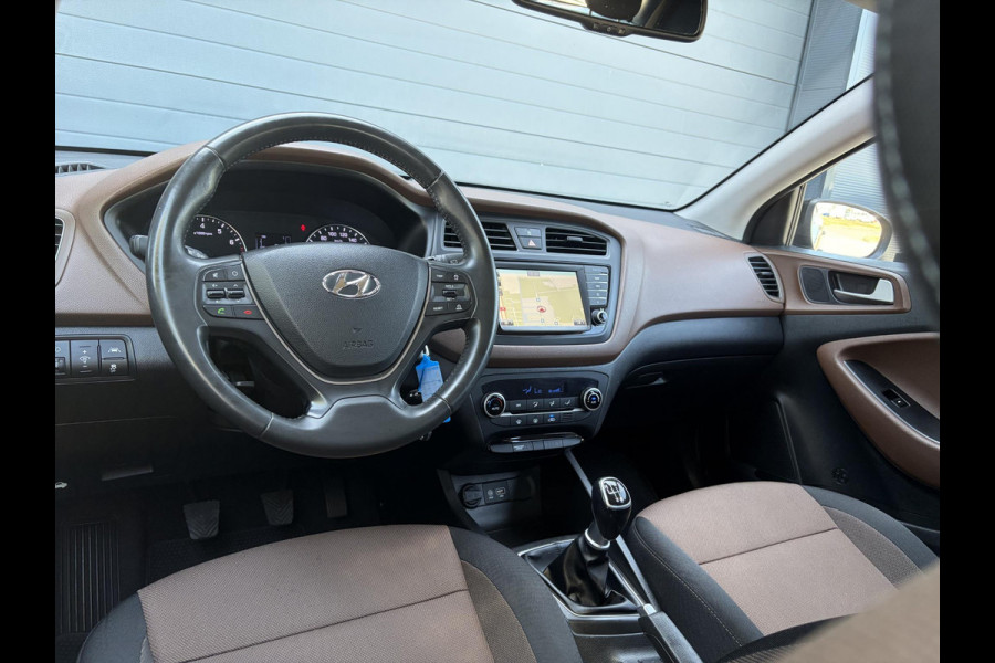 Hyundai i20 1.0 T-GDI Comfort 2e Eigenaar l Trekhaak l Navi l Camera l Carplay l Clima l Cruise l Rijstrooksensor l Pdc l N.A.P l Apk tot 05-2027