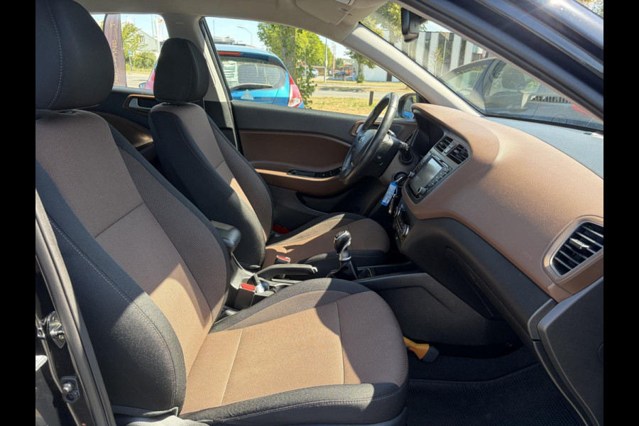 Hyundai i20 1.0 T-GDI Comfort 2e Eigenaar l Trekhaak l Navi l Camera l Carplay l Clima l Cruise l Rijstrooksensor l Pdc l N.A.P l Apk tot 05-2027