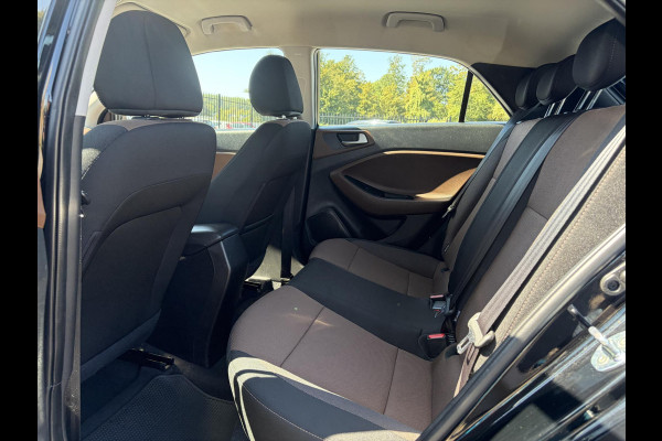 Hyundai i20 1.0 T-GDI Comfort 2e Eigenaar l Trekhaak l Navi l Camera l Carplay l Clima l Cruise l Rijstrooksensor l Pdc l N.A.P l Apk tot 05-2027