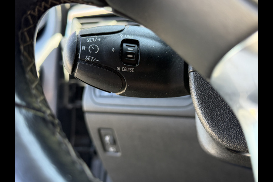 Peugeot 2008 BWJ 2019 | 1.2T 131PK GT-Line | TREKHAAK | LEDER/STOF | STOELVERW | CLIMA | NAVI | PDC | SPORTSTOELEN |