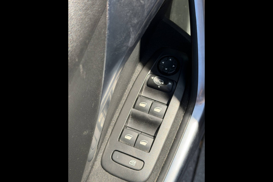 Peugeot 2008 BWJ 2019 | 1.2T 131PK GT-Line | TREKHAAK | LEDER/STOF | STOELVERW | CLIMA | NAVI | PDC | SPORTSTOELEN |