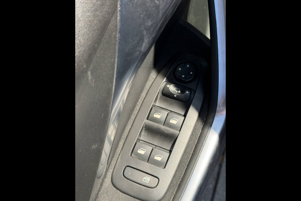 Peugeot 2008 BWJ 2019 | 1.2T 131PK GT-Line | TREKHAAK | LEDER/STOF | STOELVERW | CLIMA | NAVI | PDC | SPORTSTOELEN |