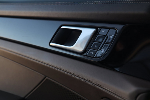 Porsche Panamera Porsche Panamera 2.9 4 E-Hybrid / PANO / BOSE / KEYLESS / VOLCANO GREY / BOVAG
