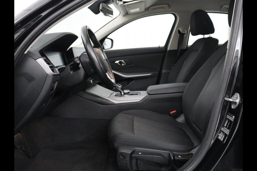 BMW 3 Serie 318i Business Edition | Cruise controle | Navigatie | Carplay | Park assist | Virtueel dahboard | NAP 123.477km