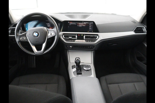 BMW 3 Serie 318i Business Edition | Cruise controle | Navigatie | Carplay | Park assist | Virtueel dahboard | NAP 123.477km