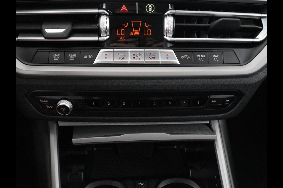 BMW 3 Serie 318i Business Edition | Cruise controle | Navigatie | Carplay | Park assist | Virtueel dahboard | NAP 123.477km