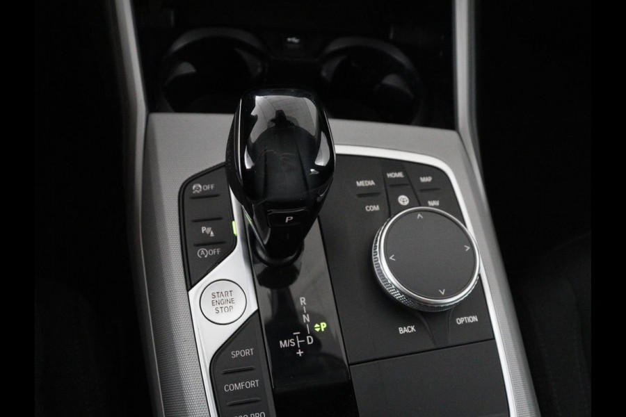BMW 3 Serie 318i Business Edition | Cruise controle | Navigatie | Carplay | Park assist | Virtueel dahboard | NAP 123.477km