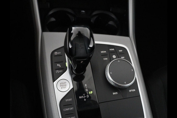 BMW 3 Serie 318i Business Edition | Cruise controle | Navigatie | Carplay | Park assist | Virtueel dahboard | NAP 123.477km