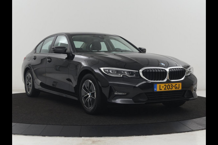 BMW 3 Serie 318i Business Edition | Cruise controle | Navigatie | Carplay | Park assist | Virtueel dahboard | NAP 123.477km