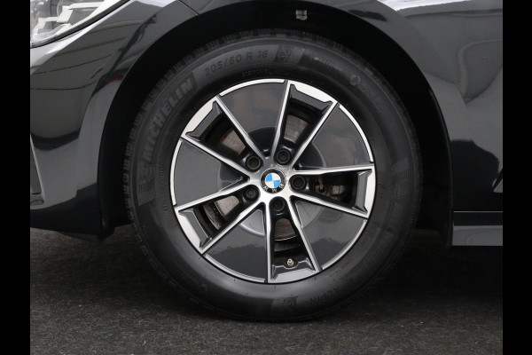 BMW 3 Serie 318i Business Edition | Cruise controle | Navigatie | Carplay | Park assist | Virtueel dahboard | NAP 123.477km