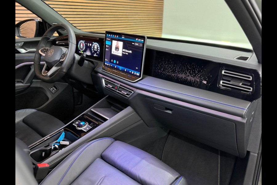Volkswagen Tiguan 1.5 eHybrid R-Line Black MD Edition | Garantie tot 2030 | VOL! | 272PK | Full IQ.Light | H/K Sound | Trekhaak